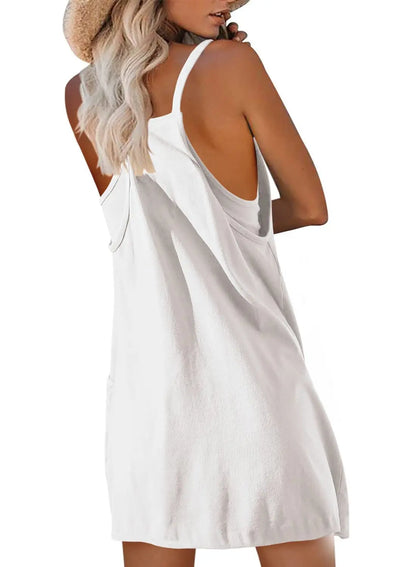 Mini robe combi-short d'été dos nu & décolleté profond. Tissu stretch (coton/poly) pour un confort absolu.